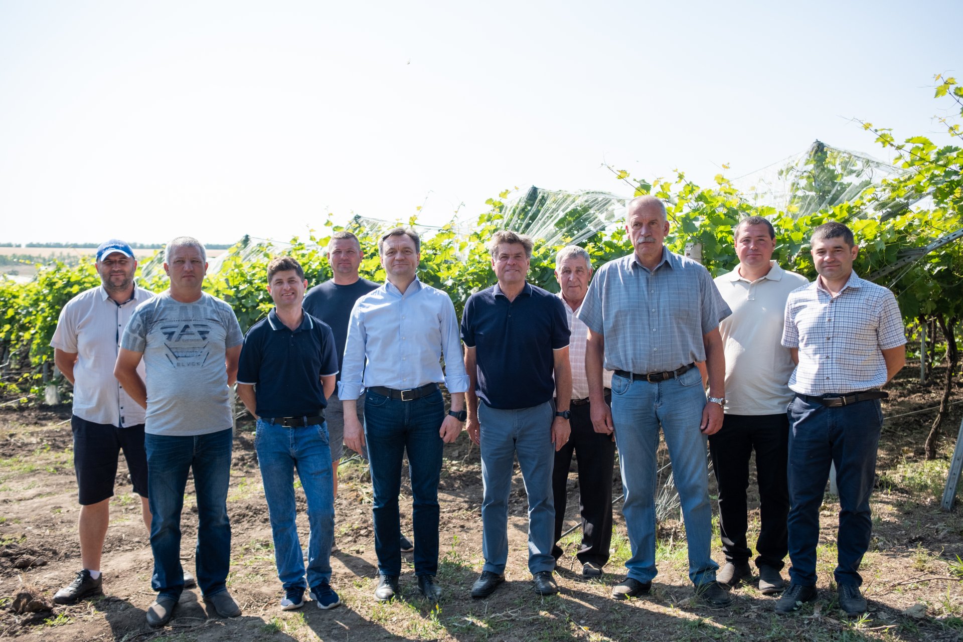 group pictureprime minister with terra vitis specialists